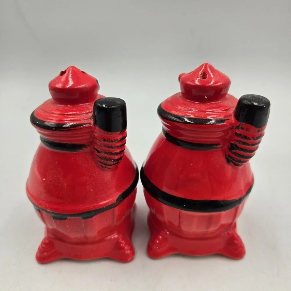 Vintage Pot Bellied Wood Stove Red Salt & Pepper Shakers Ceramic Made in Japan